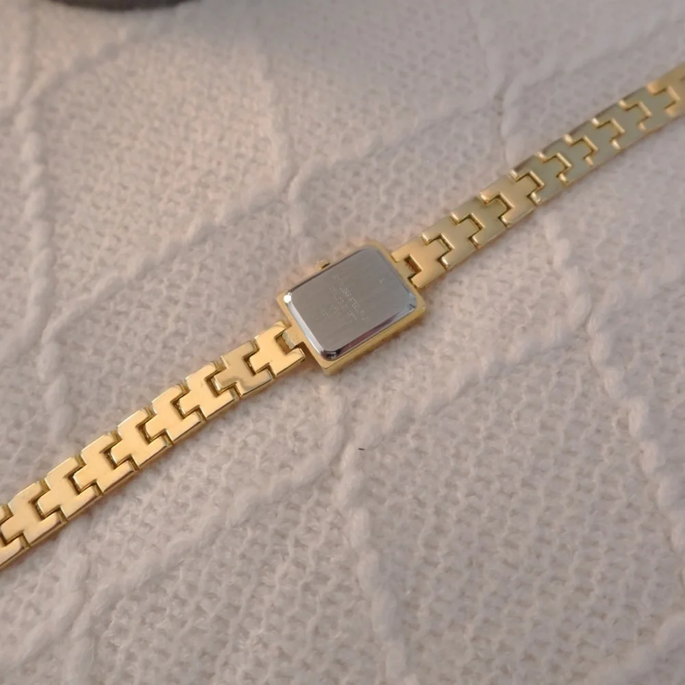 Vintage White Diamonds Elizabeth Taylor Timepiece - Picture 8 of 8